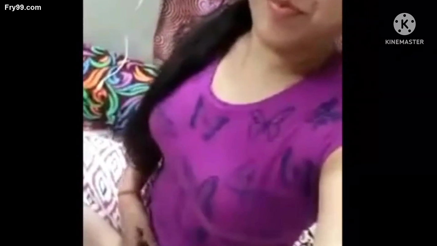 Desi college girl – sex chat with her boyfriend and showing nipples