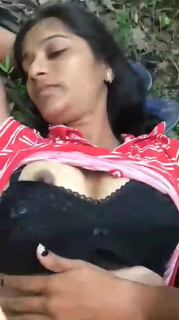 Desi cute girl fucking outdoor