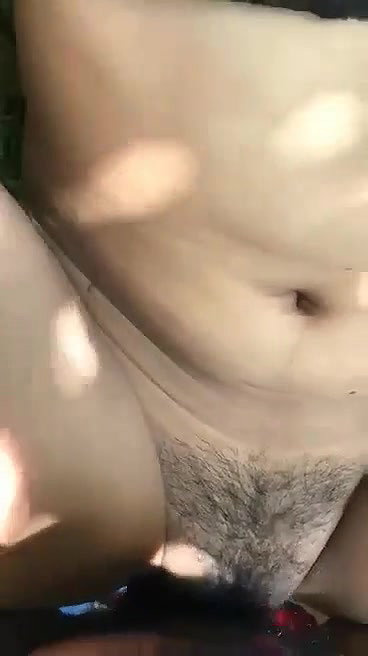 Desi cute girl fucking outdoor