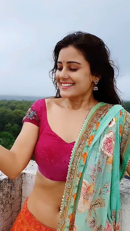 Archana gupta desi maal sexy tease horny vibes in Navel dress