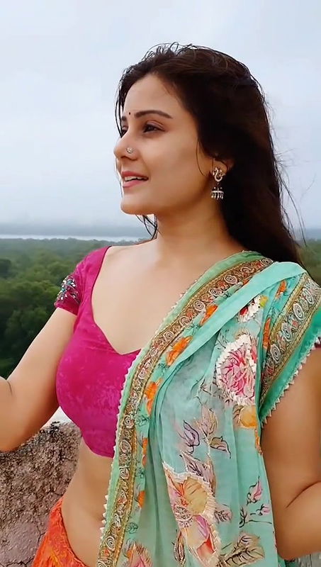 Archana gupta desi maal sexy tease horny vibes in Navel dress