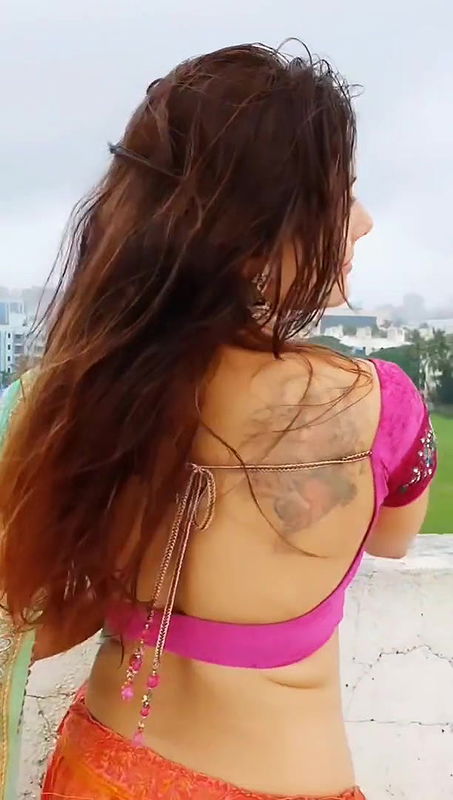 Archana gupta desi maal sexy tease horny vibes in Navel dress