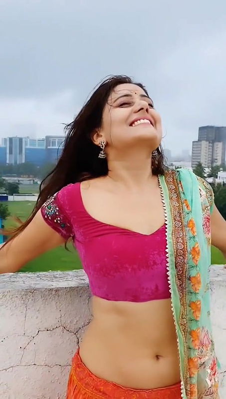 Archana gupta desi maal sexy tease horny vibes in Navel dress