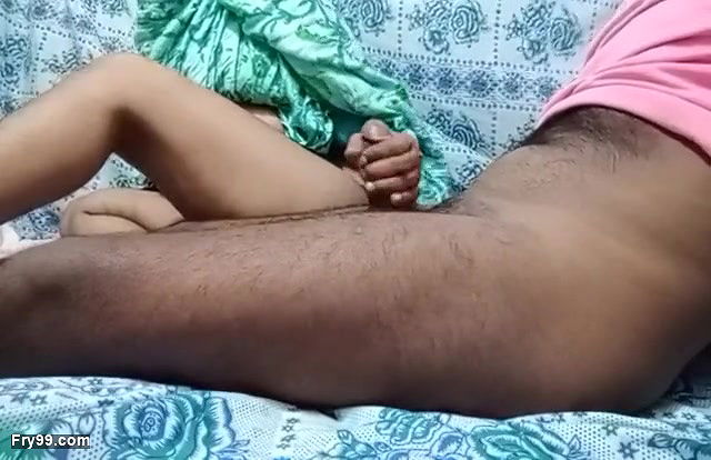 Bhai NY Sali ko choda us k room main 2755