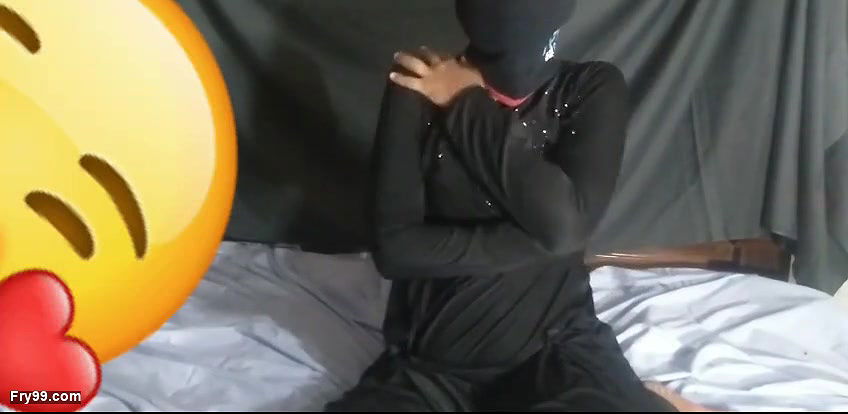 A horny Pakistani Lahori girl showing her beautiful boob’s and pussy