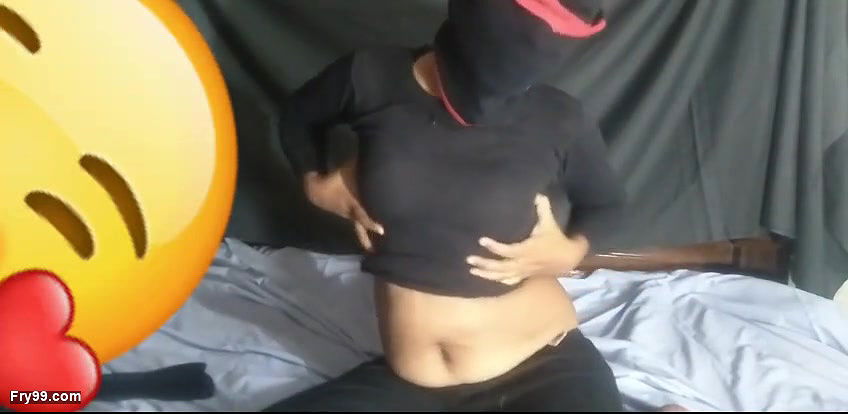 A horny Pakistani Lahori girl showing her beautiful boob’s and pussy
