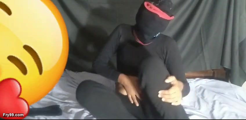 A horny Pakistani Lahori girl showing her beautiful boob’s and pussy