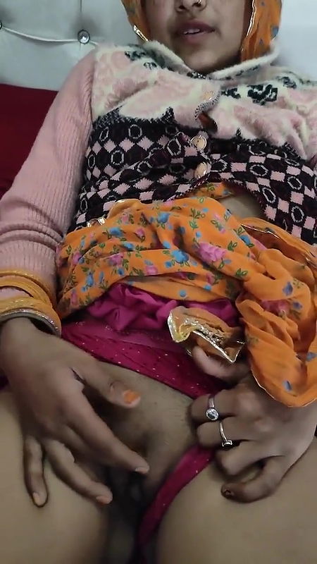 Masturbating Pussy in Rajasthani Dress
