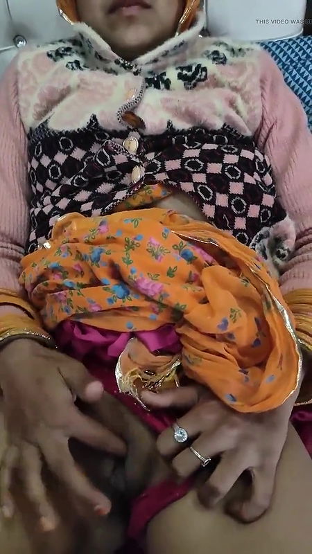 Masturbating Pussy in Rajasthani Dress