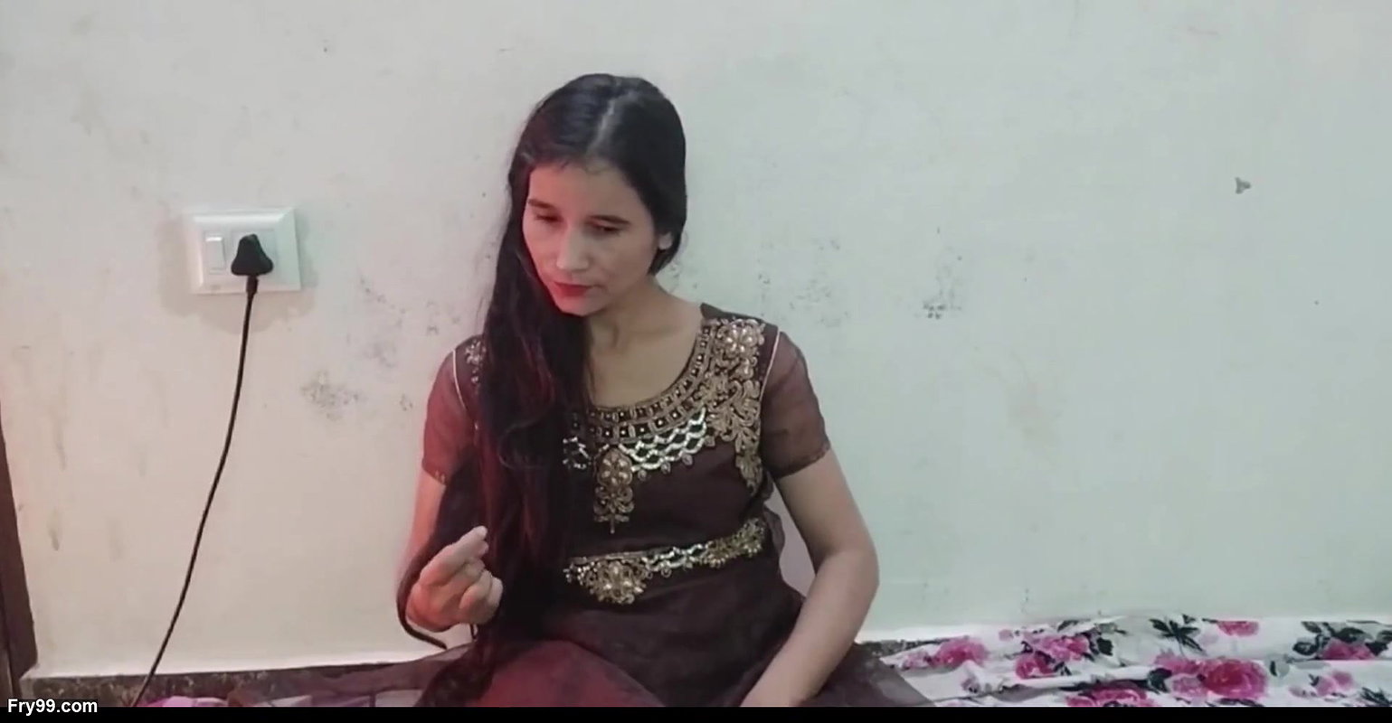 Beatyful step sister ko akele dekh kar jabar dasti pela