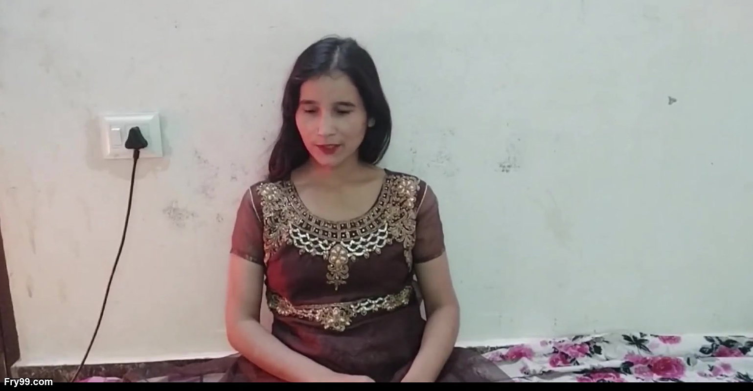 Beatyful step sister ko akele dekh kar jabar dasti pela