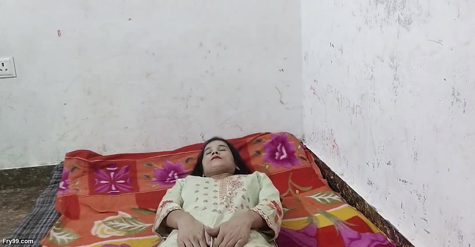 Akele dekh kar dever ne Jabar dasti pela