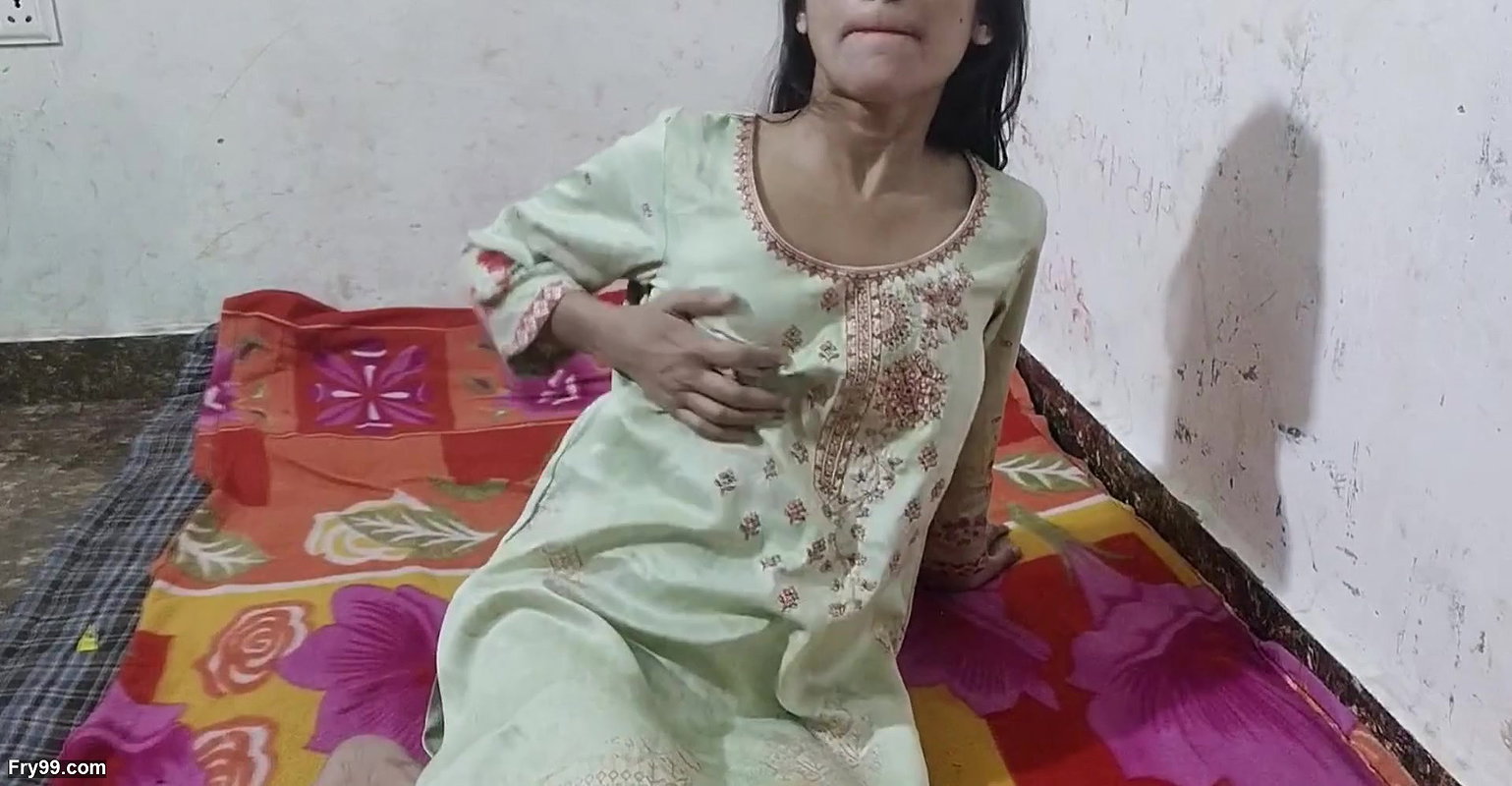 Akele dekh kar dever ne Jabar dasti pela