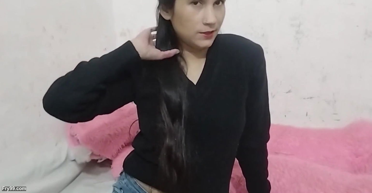 Officer ne akele dekh kar step sister ko paise dekar pela