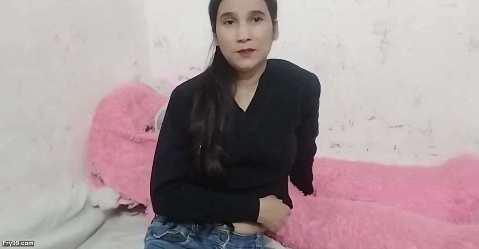 Officer ne akele dekh kar step sister ko paise dekar pela