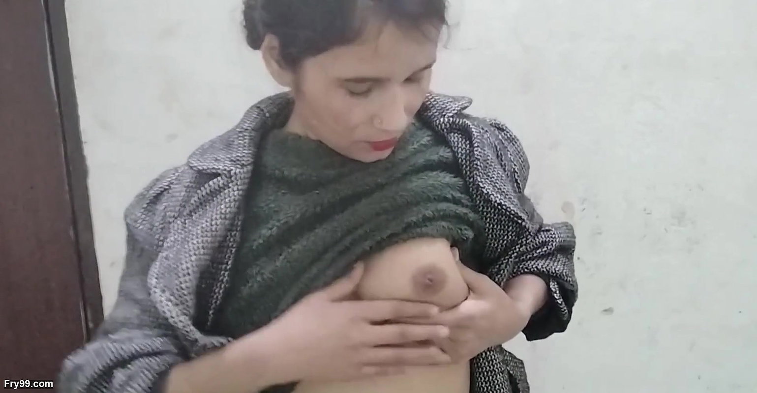 Garmi dekar step sister ko bad par choda