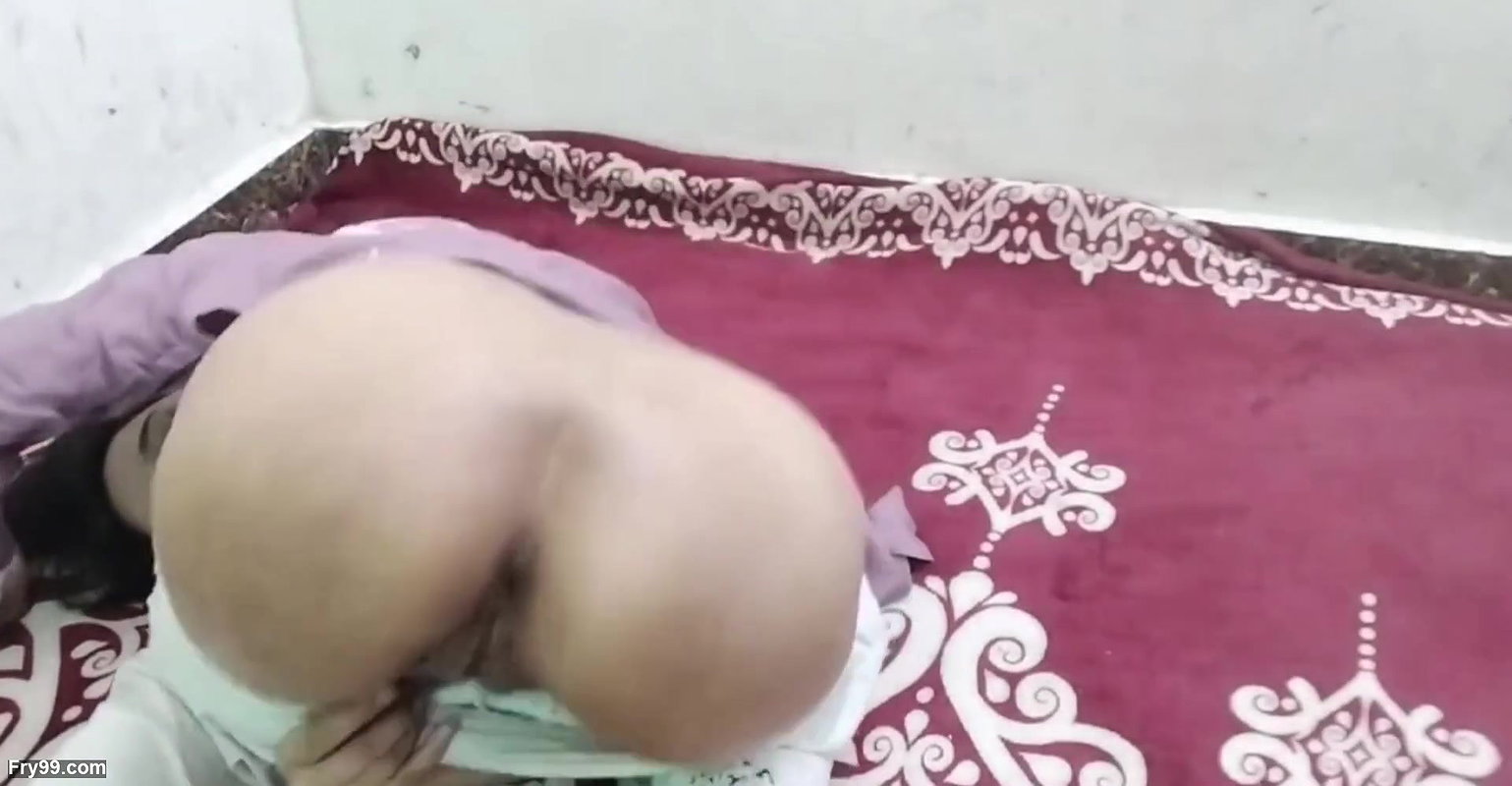 Cute step sister ko paise dekar hotel me pela