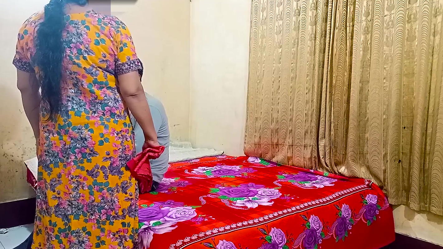 Sexy went to Taylor to stitch a blouse for the wedding