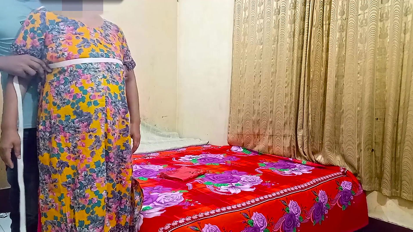 Sexy went to Taylor to stitch a blouse for the wedding