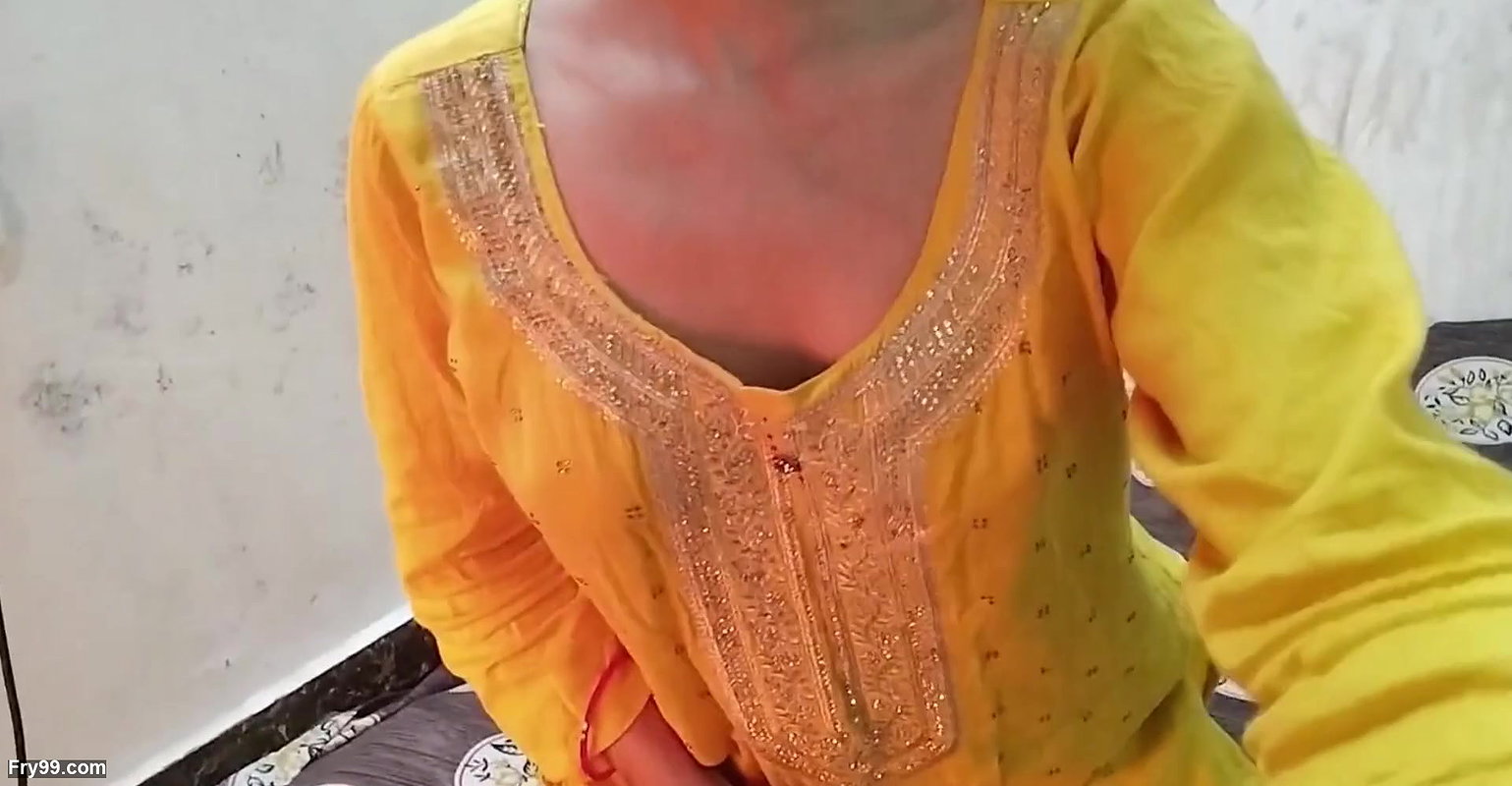 Cute step sister ko ghar me jabar dasti pela diya