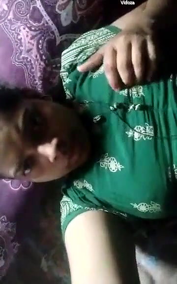 Shows her Boobs and Fucked