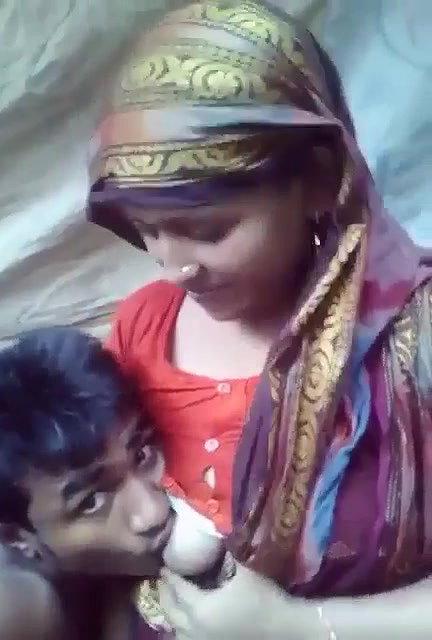 Village Bhabi Boob Sucked By Debar