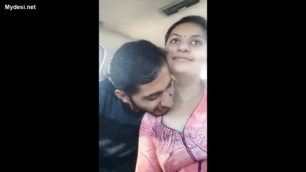 mumbai couple in car romance