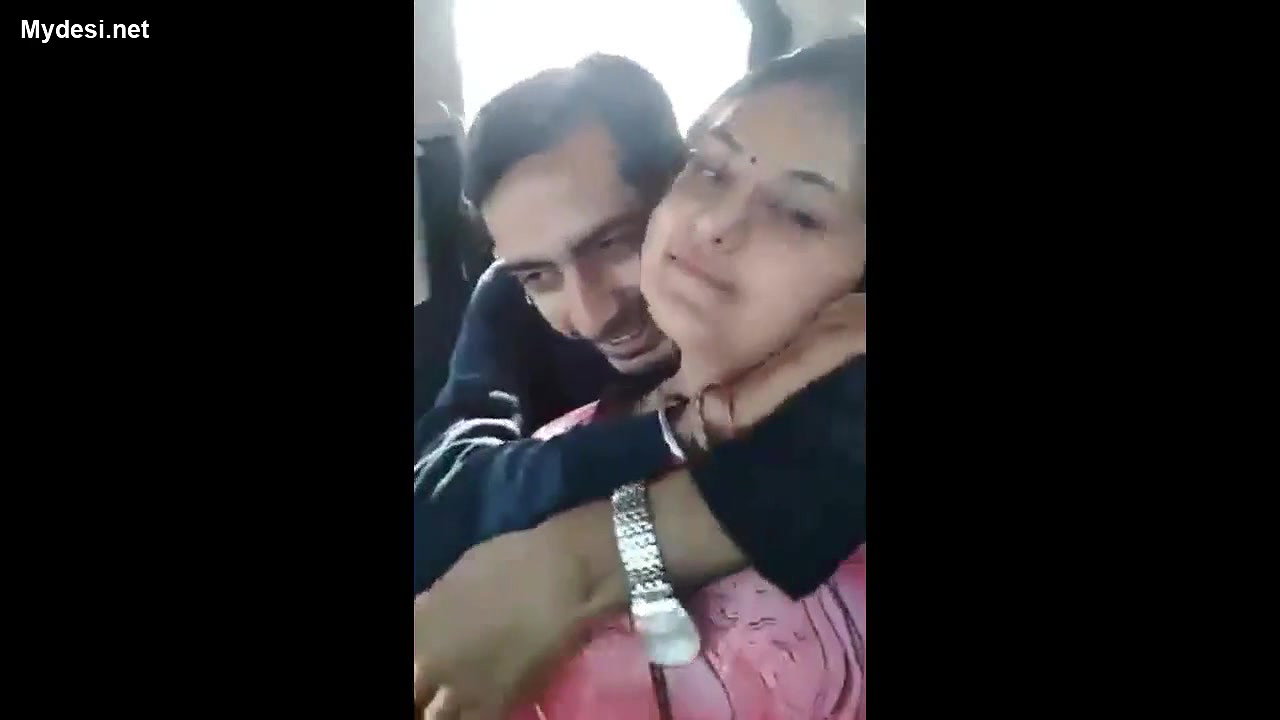 mumbai couple in car romance