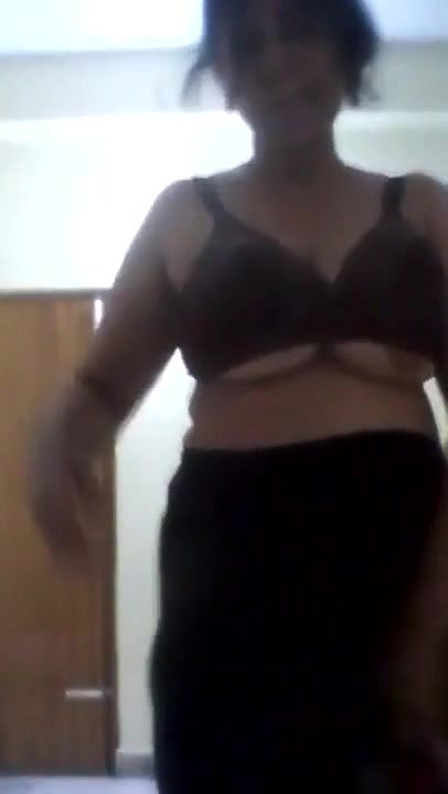 Mature bhabhi in love