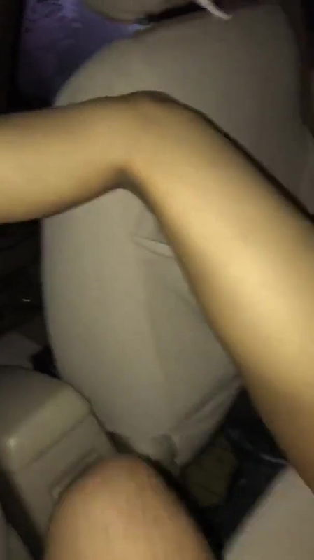 Sexy pussy of Desi Gf filmed nude inside car