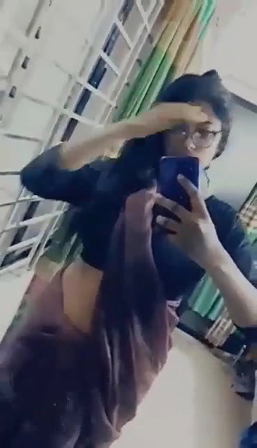 Desi Girl Leaked Pic and Videos
