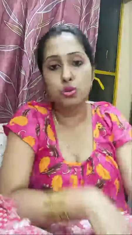 Rupa cleavage showing live show