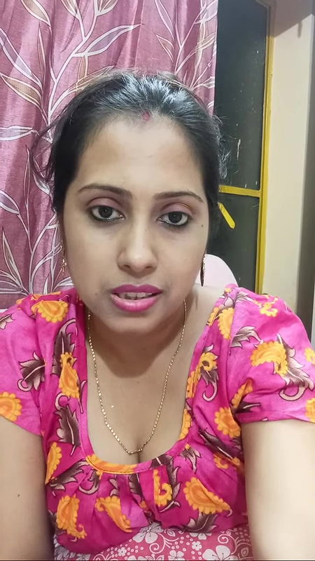 Rupa cleavage showing live show
