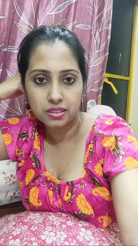 Rupa cleavage showing live show