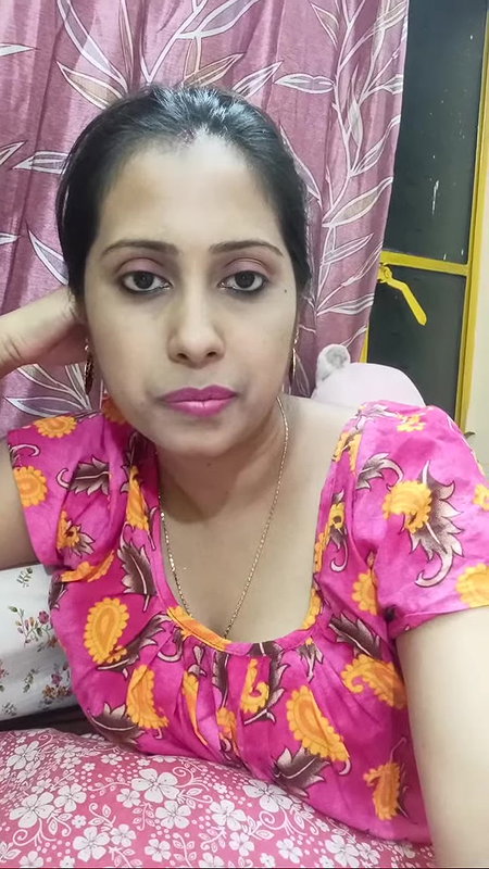 Rupa cleavage showing live show