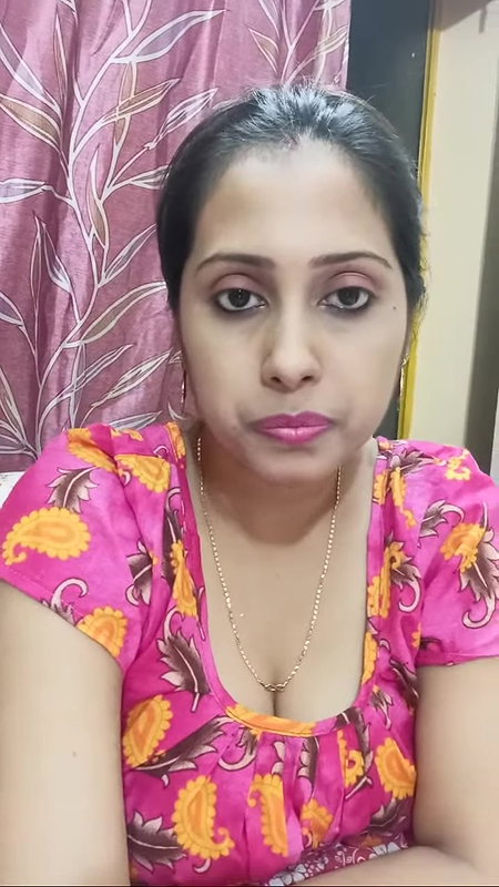 Rupa cleavage showing live show