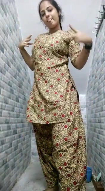 Super chubby Indian girl big boobs show