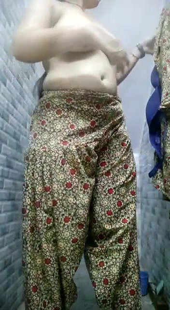 Super chubby Indian girl big boobs show