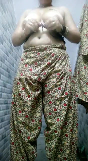 Super chubby Indian girl big boobs show