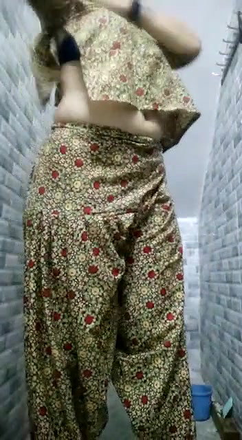 Super chubby Indian girl big boobs show