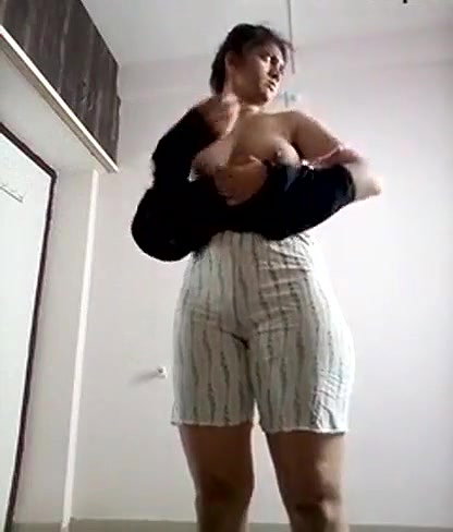 Tall Desi girl shows her big boobs