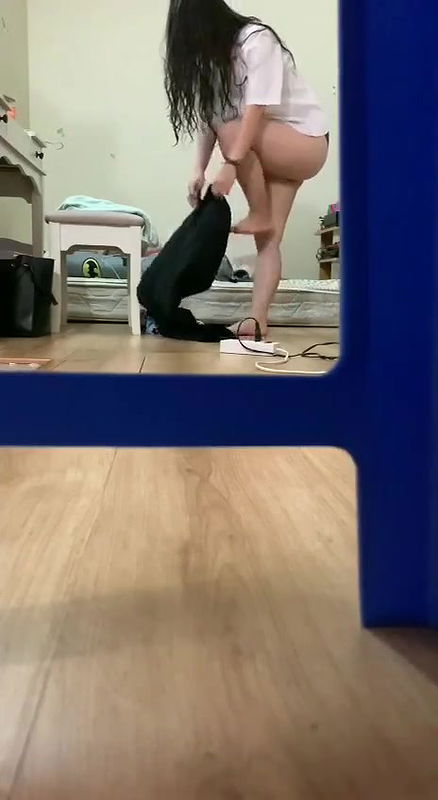 Girl’s Naked boobs and Ass captured while changing Bra panty