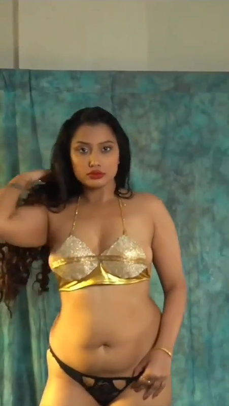 super maal in yellow bra