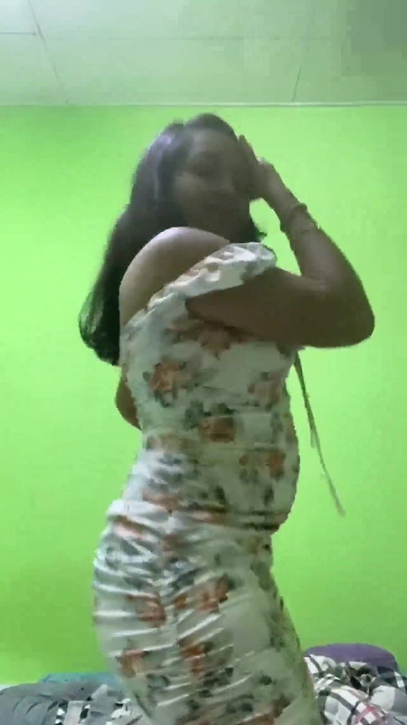 Babe With Big Boobs And Ass Shaking