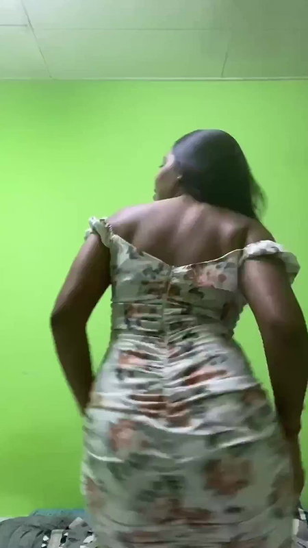 Babe With Big Boobs And Ass Shaking