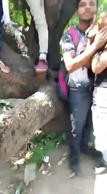 Two Lovers enjoy Smooching each other