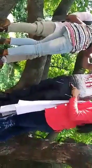 Two Lovers enjoy Smooching each other