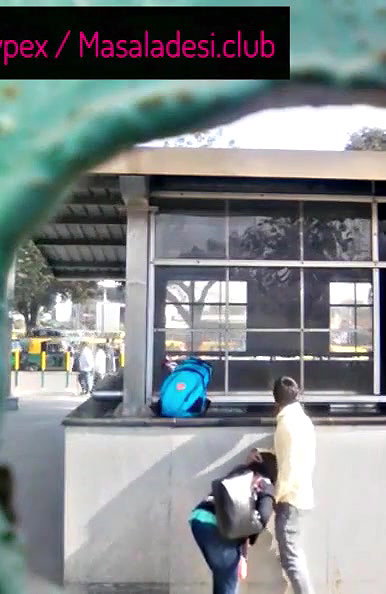 Superhot Couple getting vigrous blowjob in metro