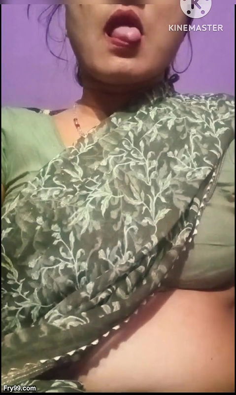 Sexy indian bhabhi give kisses to all her lovely fanse