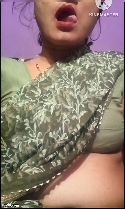 Sexy indian bhabhi give kisses to all her lovely fanse